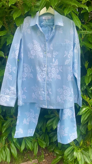 video of the Marguerite Land Sleeve set showing details of the set.